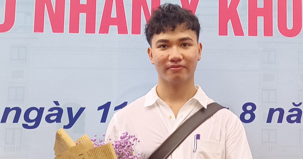 Major de promotion de l'Université de médecine de Hanoi avec un « redressement » réussi