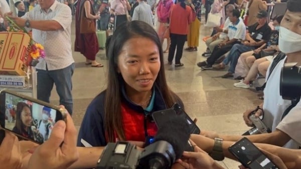 Huynh Nhu joins the Vietnamese women's team to train in preparation for the 2023 Women's World Cup