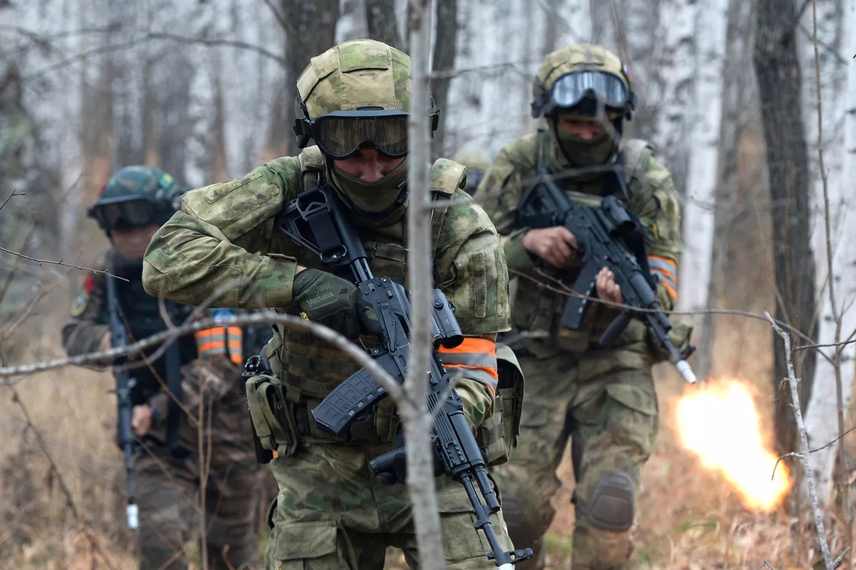 Chinese and Russian troops practice anti-terrorism across the border picture 1