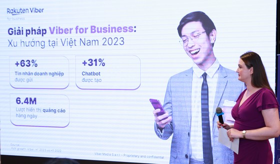 Представитель Rakuten Viber представляет новые решения во Вьетнаме.