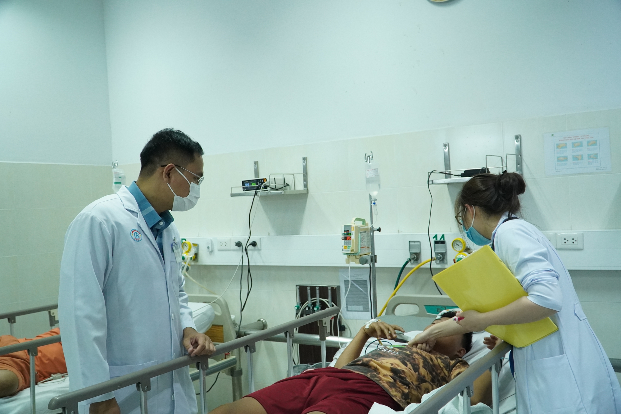 Ban Quản lý An toàn thực phẩm TP HCM lên tiếng về vụ ngộ độc chả lụa - Ảnh 1.