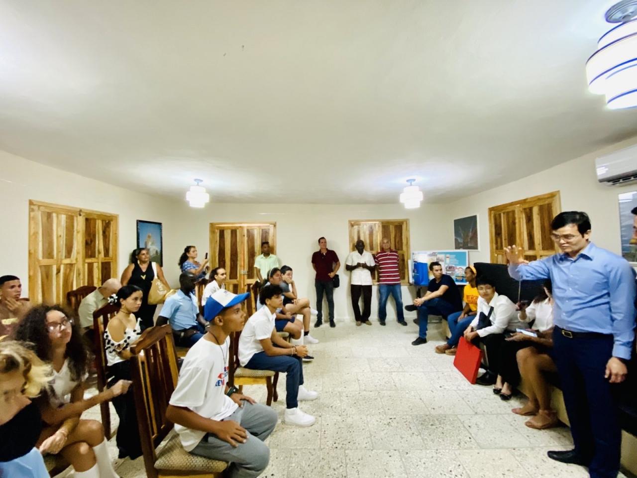 Momentos improvisados con jóvenes cubanos sindicalistas y estudiantes foto 3