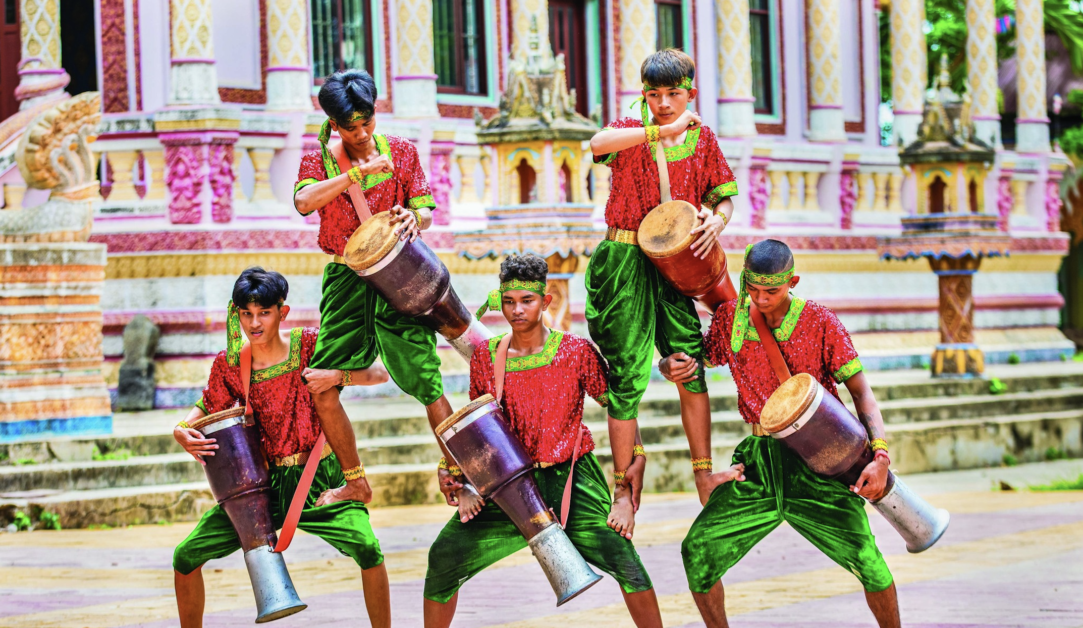 Go to Tay Ninh to see drum dance