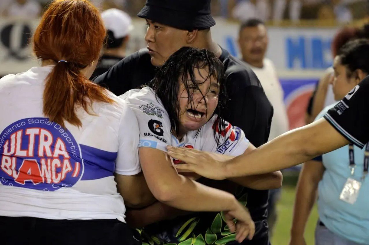 Monde - Des centaines de supporters du Salvador blessés et tués en regardant un match de football