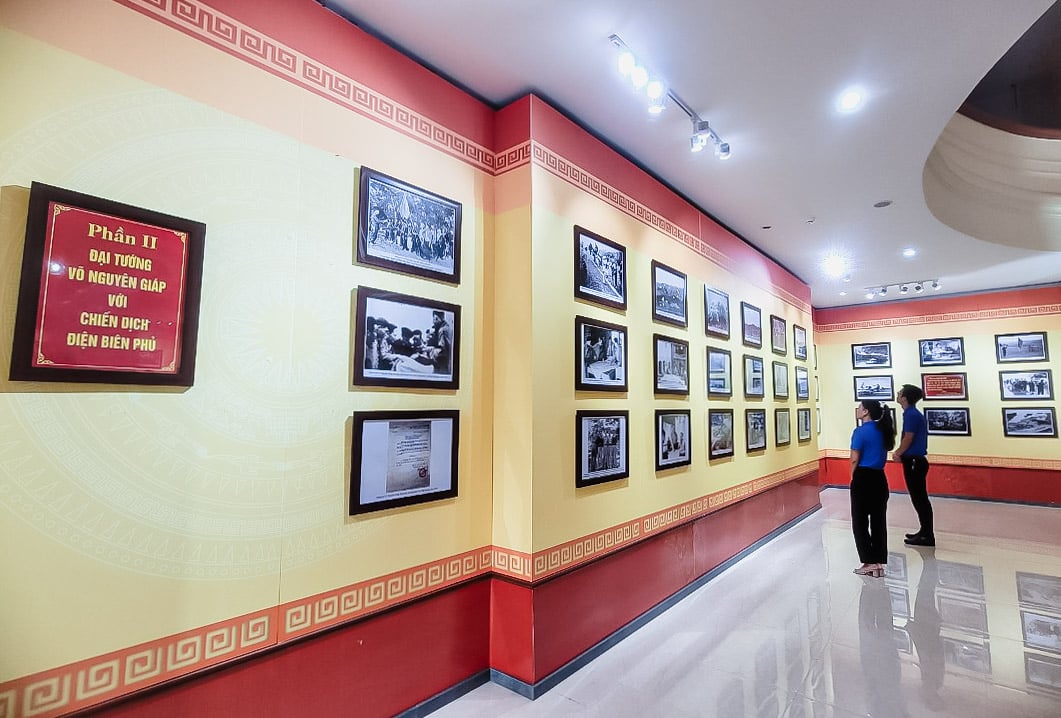 Exposición fotográfica: “La huella del general Vo Nguyen Giap en Dien Bien Phu”