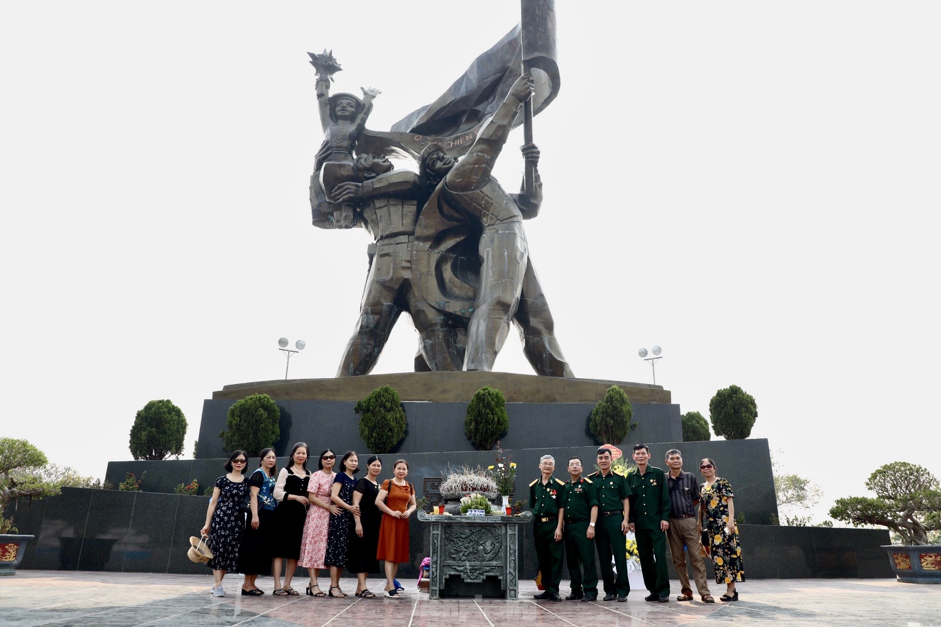 Siegesdenkmal von Dien Bien Phu in den Tagen vor der großen Zeremonie, Foto 3