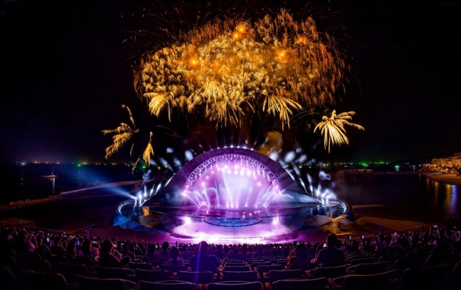 Kiss The Stars – show trình diễn công nghệ đa phương tiện trên màn nước biển lớn nhất châu Á. Ảnh: Minh Tú
