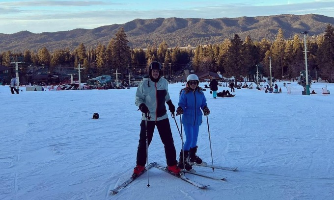 Bale and his wife went skiing in Switzerland in February 2023. Photo: FBNV