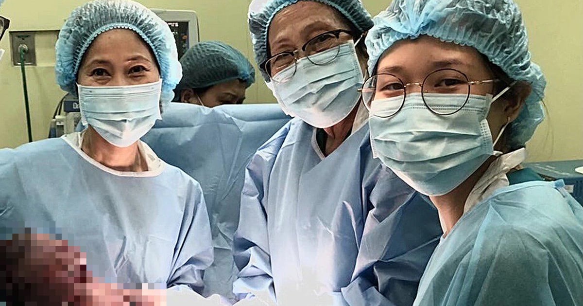 Family of 3 generations of obstetrics residents of Dr. Nguyen Thi Ngoc Phuong