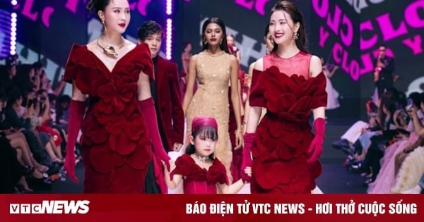 La modelo infantil de 5 años Gia Han realiza un desfile de moda con artistas famosos de VFC