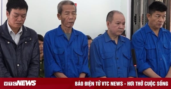 Why did the court return the case file of the Director and his subordinates embezzling more than 34 billion VND?