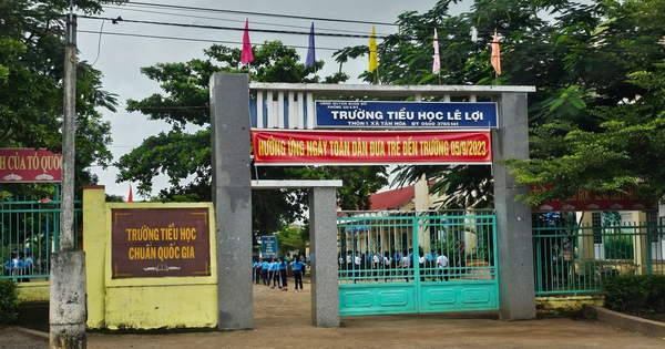 Giáo viên tiếng Anh duy nhất của trường bị điều chuyển, hàng trăm học sinh thiệt thòi