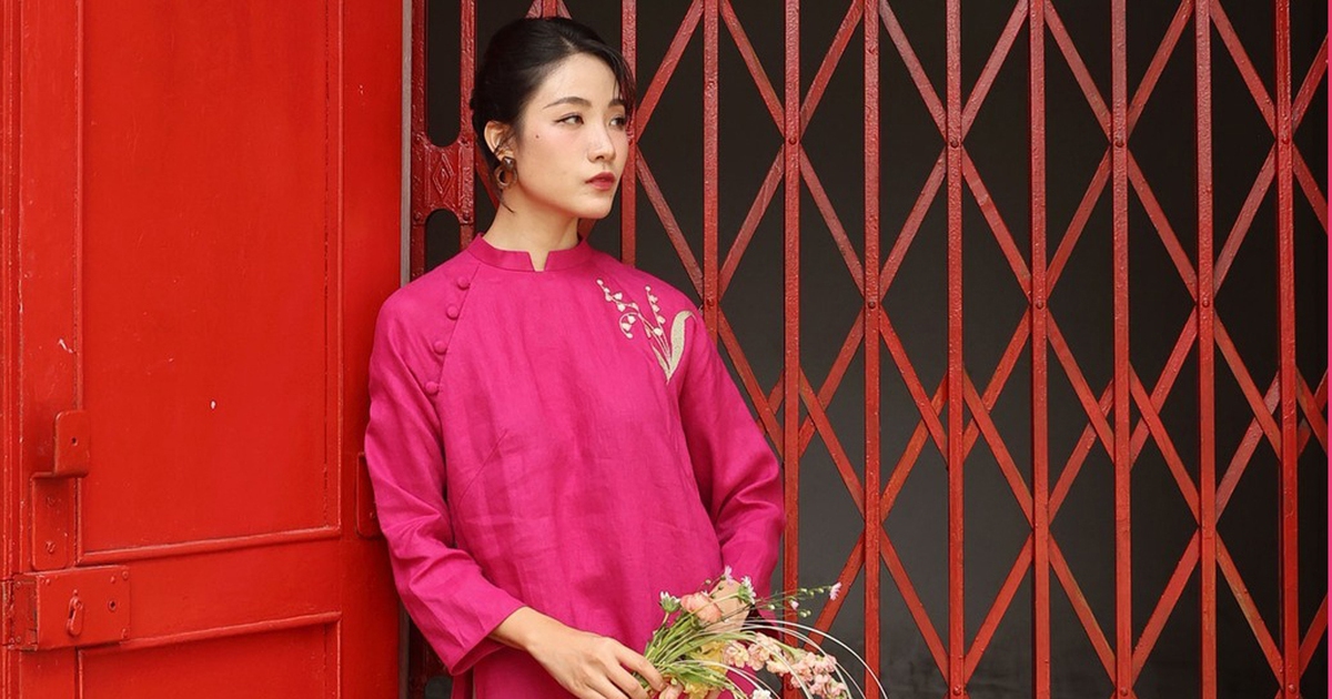 Show off your slim, feminine figure with linen ao dai