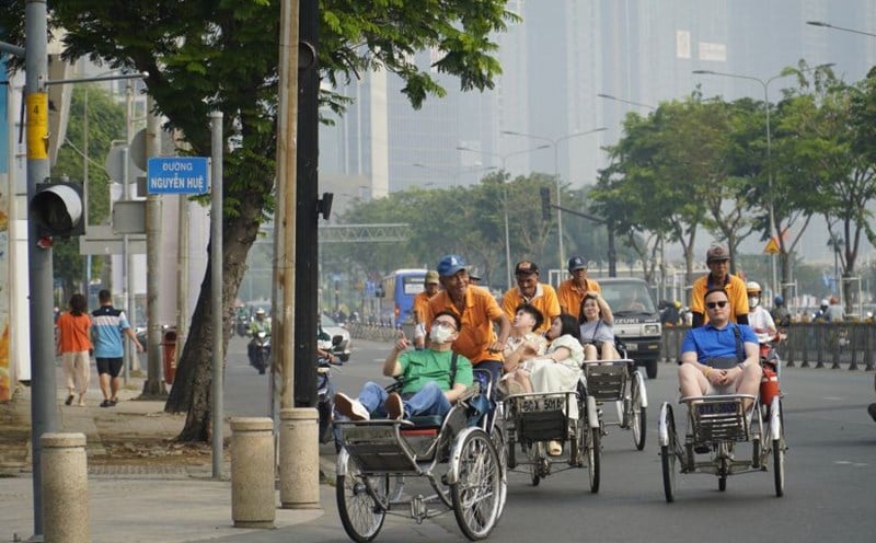 Bustling inner city tours, river tours to see Ho Chi Minh City on the occasion of September 2nd holiday