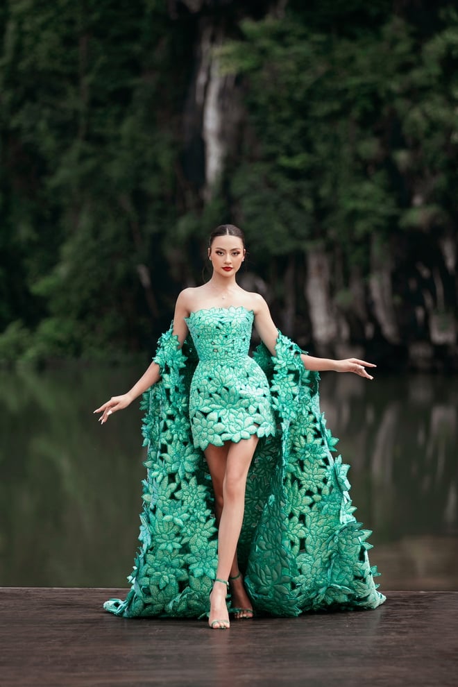 H'Hen Niê, Ngọc Châu, Xuân Hạnh đi bè đến sàn catwalk trong show Lê Thanh Hòa- Ảnh 11.