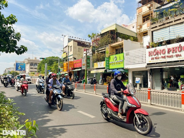 TPHCM nắng rát mặt, Hà Nội khốn khổ vì rét buốt ảnh 10