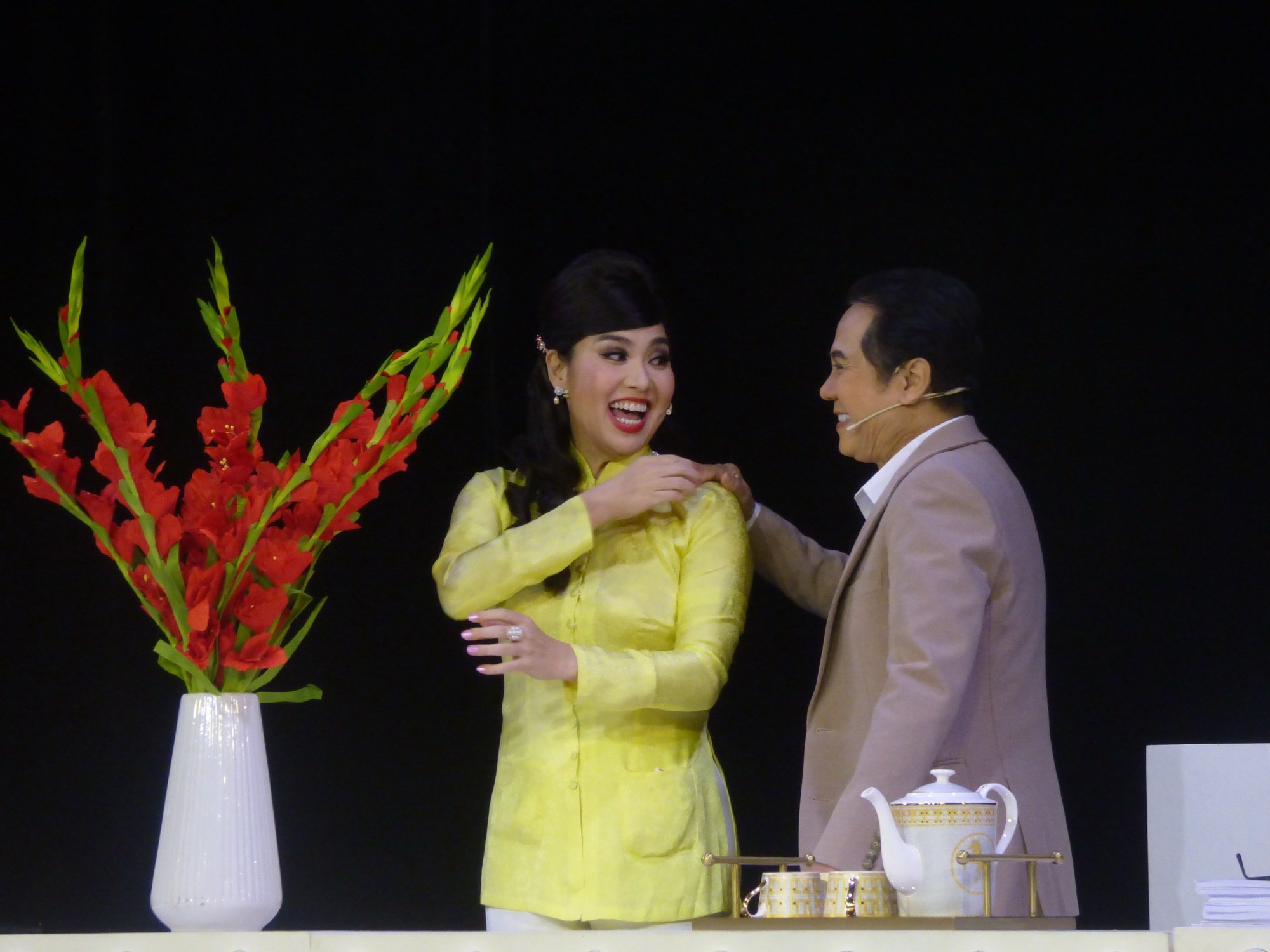 NSƯT Thành Lộc khai trương sân khấu Thiên Đăng với vở 'Giáng Hương' rúng động lòng người - Ảnh 1.