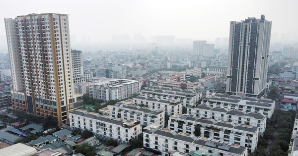 Close-up of 2 "golden land" areas belonging to the Ministry of Transport converted into housing projects named by the Government Inspectorate