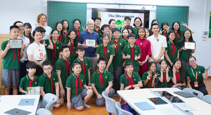 On Social Network X (Twitter), Mr. Tim Cook shared: “Hanoi Star is a typical example of an effective educational method that integrates technology devices into schools. Thank you Principal Nhan, teachers, students and Ms. Giang Oi for letting me attend an interesting lesson about the environment, with measures to reduce, reuse and recycle waste.”