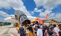 Nach Angaben der vietnamesischen Zivilluftfahrtbehörde stiegen die Flugpreise während der Feiertage am 2. September im Vergleich zu den normalen Tagen vor den Feiertagen um 20 %.