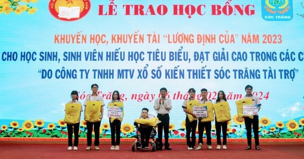 Trao tặng gần 400 suất học bổng cho học sinh, sinh viên nghèo hiếu học