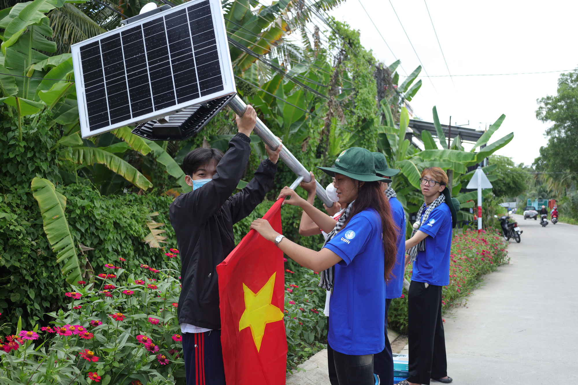 'Yêu thương tới bến' của sinh viên tình nguyện hè- Ảnh 8.