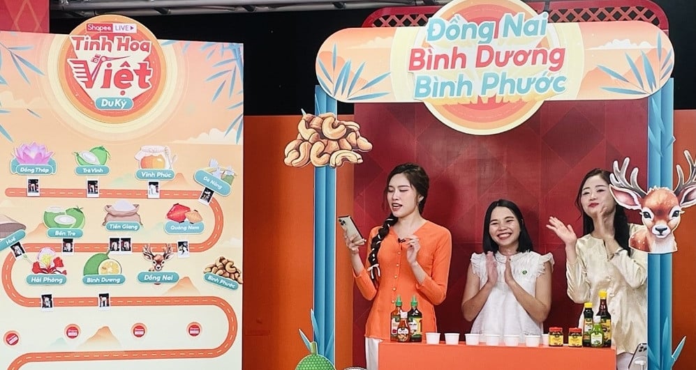 Livestream bán ra hàng trăm ký nông sản tại Shopee Tinh Hoa Việt Du Ký