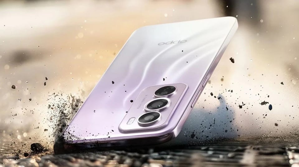 OPPO Reno 13 Pro tiene una pantalla con borde curvo