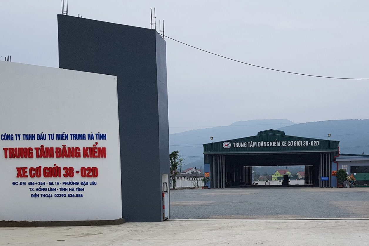 Arrested Deputy Director and Inspector in Hong Linh Town