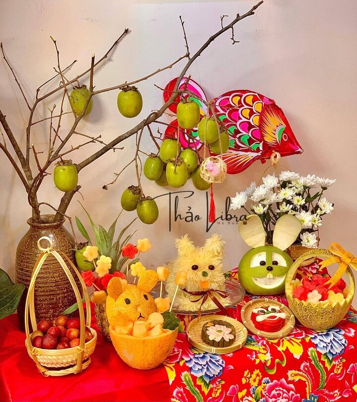 Chủ nhân mâm cỗ này cho biết, đây là lần đầu tiên chị bày cỗ trung thu "hoành tráng", tuy vậy tay nghề của chị vẫn được khen nức nở. (Ảnh: Thảo Libra)