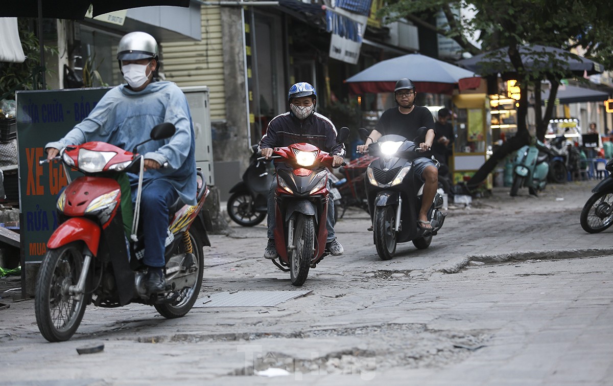 Many sidewalks in the center of the capital are 'ruined' and degraded photo 17