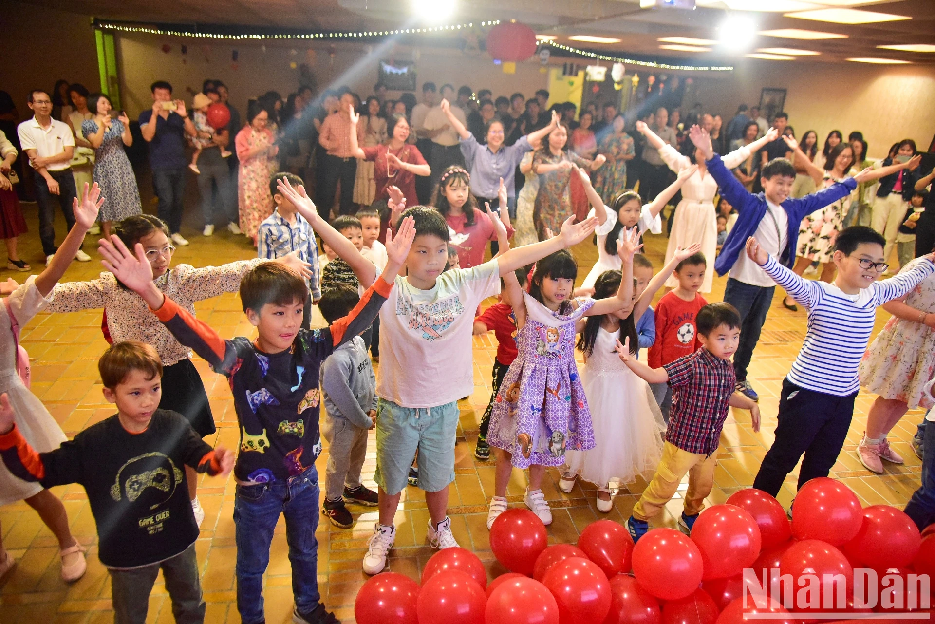 【写真】フランスの暖かい満月祭り写真10