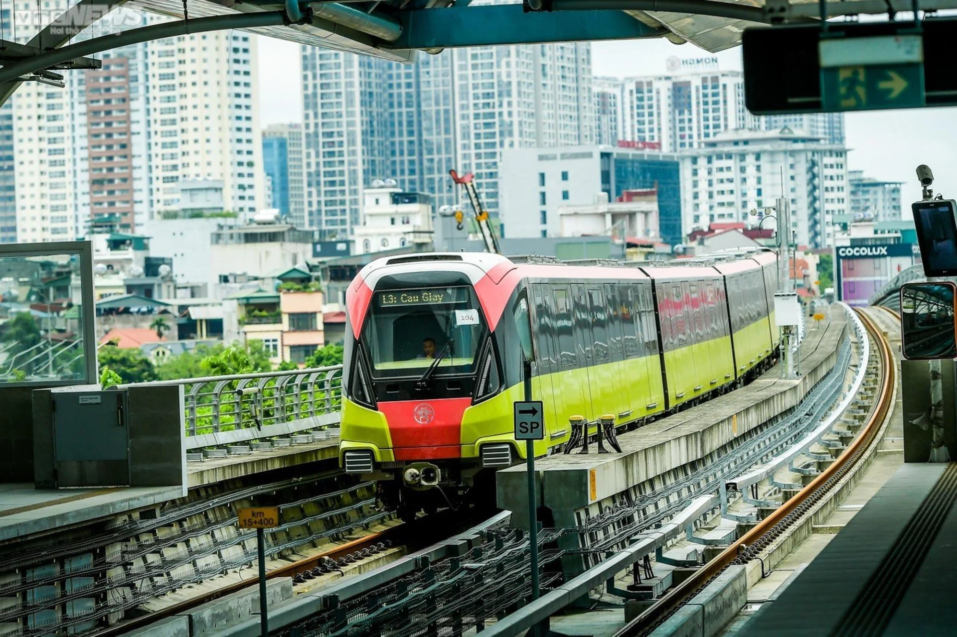 The attraction of the Nhon-Cau Giay Metro line shows no signs of 'cooling down'