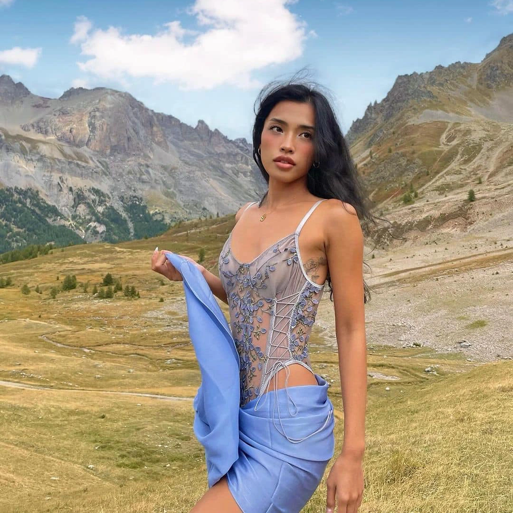 Hot girl Đà Nẵng gây sốt với gu ăn mặc gợi cảm, cuộc sống sang chảnh - 7