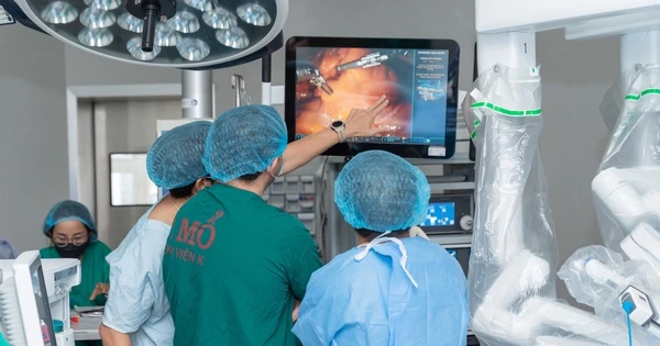 Robotic surgery for digestive cancer