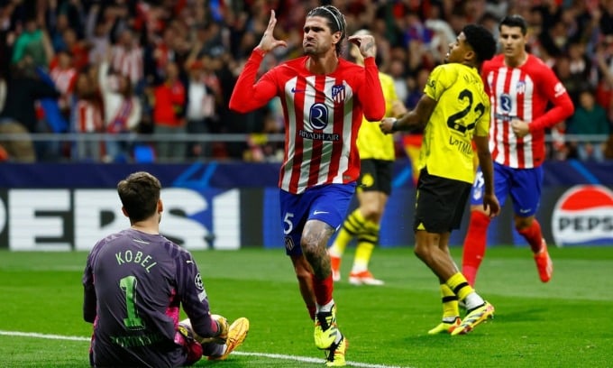 De Paul (No. 5) celebra el gol inaugural en el Estadio Metropolitano, Madrid, España, el 10 de abril. Foto: Reuters