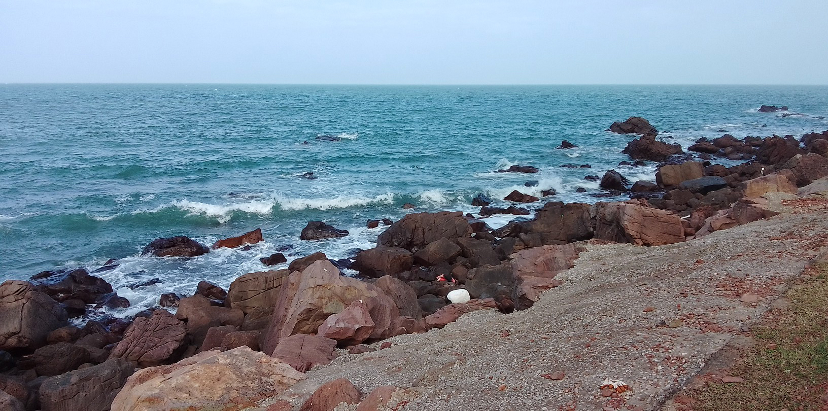 Una mirada al mar y al cielo en paz en Bai Lu en Nghe An