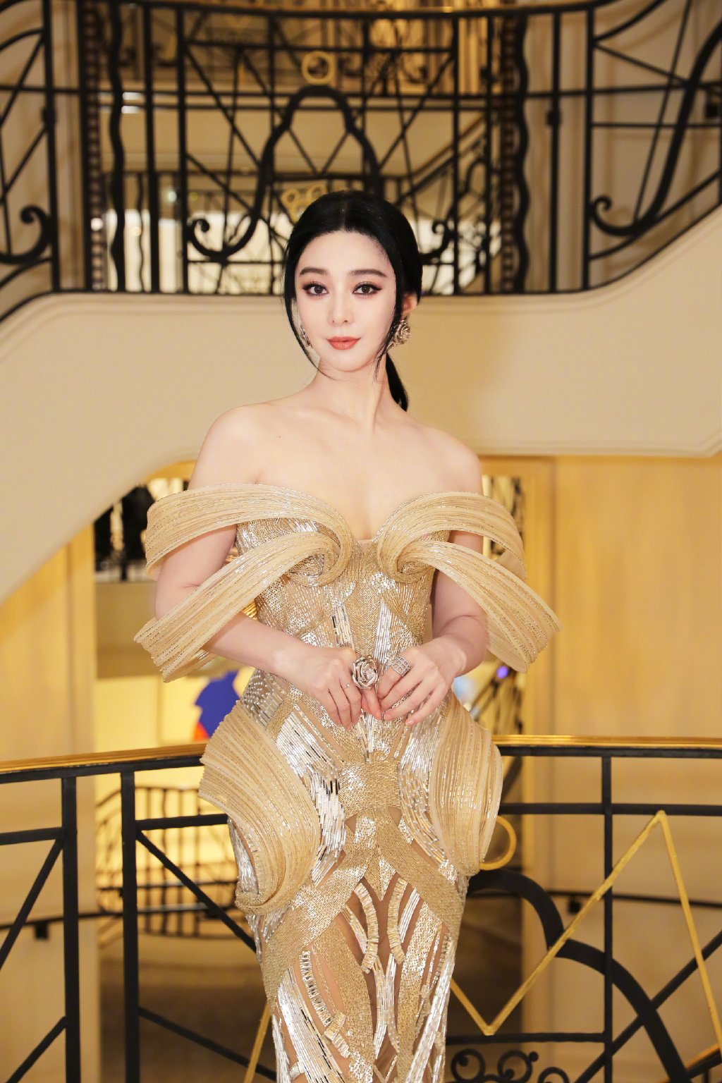 Thời trang Việt được sao quốc tế ưa chuộng  - Ảnh 3.