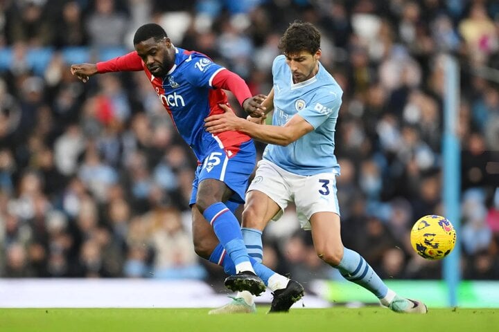 Man City eroberte den Ball sehr schnell. Ihre Innenverteidiger stehen oft auf dem gegnerischen Platz. (Foto: Getty Images)