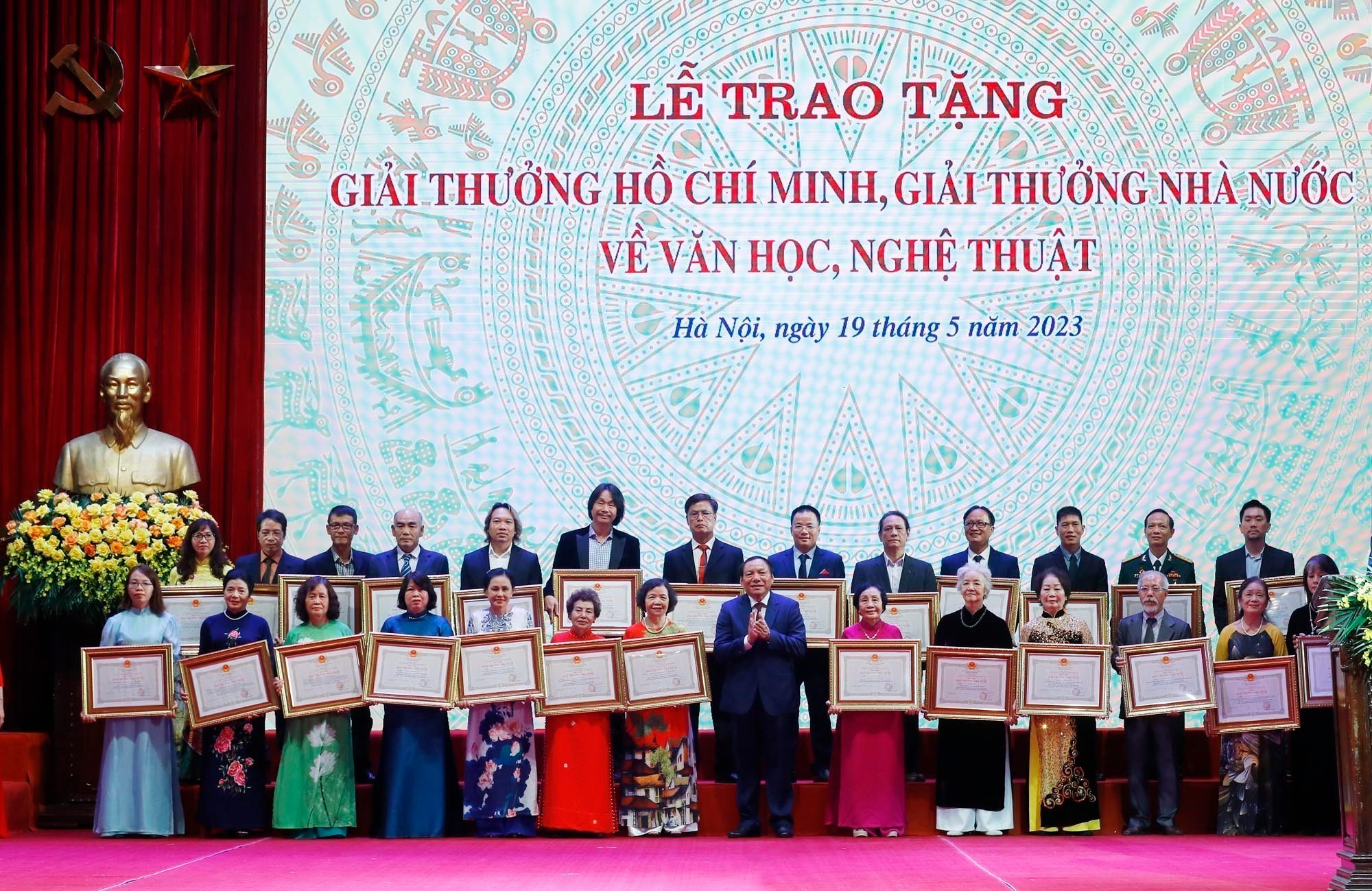 Tạm ứng gần 31 tỉ đồng chi trả Giải thưởng Hồ Chí Minh - Ảnh 1.