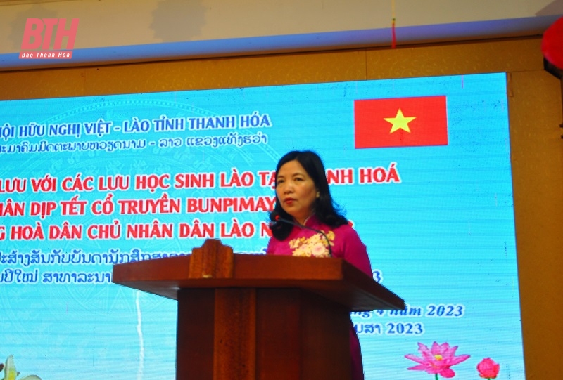 Encuentro con estudiantes laosianos en Thanh Hoa con motivo del tradicional Año Nuevo Bunpimay