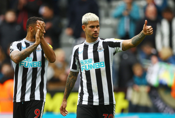Los jugadores del Newcastle celebran la victoria sobre el Southampton en St James Park el 30 de abril de 2023. Foto: Reuters