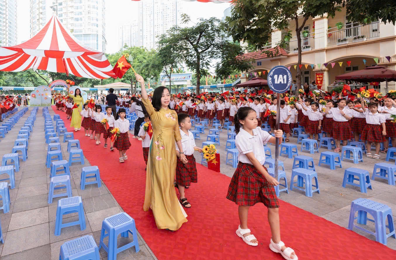 Nữ Phó Hiệu trưởng gương mẫu, tận tâm với nghề- Ảnh 2.