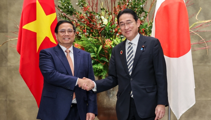 El primer ministro Pham Minh Chinh mantiene conversaciones con el primer ministro japonés Kishida Fumio