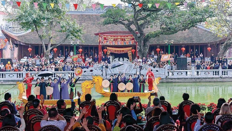 700 Lien Anh et Lien Chi ont assisté au Festival des villages typiques de Quan Ho dans la province de Bac Ninh.