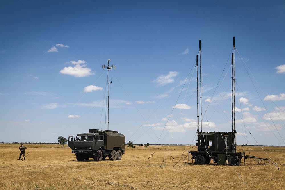 Sát thủ vô hình của Nga khắc chế HIMARS - Ảnh 1.
