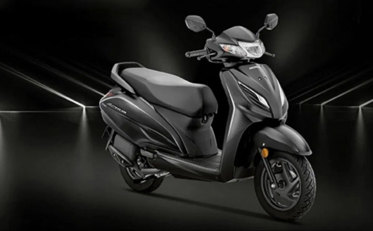 Honda Activa Limited Edition 2023 года выпущена по цене 2367 миллионов донгов, модель 3