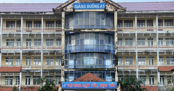 Pourquoi des centaines de doctorants, de masters et de membres du personnel de l'Université de Quang Binh n'ont-ils pas de salaire ?