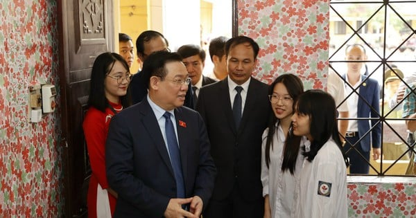 '저는 교사들이 항상 창의적이고 헌신적이며 자신의 직업에 책임감을 갖기를 바랍니다.'