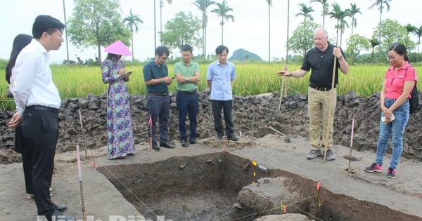 Des fouilles archéologiques de 30 à 70 cm de profondeur dans la zone d'un temple du village de Ninh Binh regorgent d'objets anciens, notamment du minerai de fer.